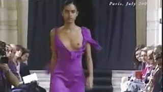 მფლობელი fucks maid ერთხელ უკვე undressed.