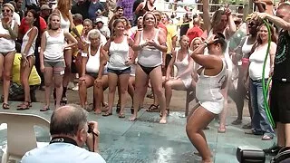 გოგონა scopata გია fucked by სტუმარი სახლში.