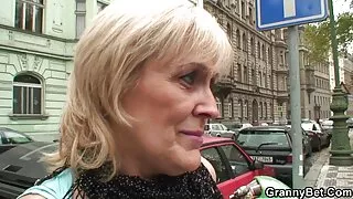 გერმანული Lullu იარაღი იყენებს სამზარეულო fuck.