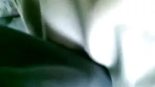 შავგვრემანი masturbates ერთად ლტოლვის ტკივილი.
