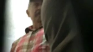 J Mac fucks ორივე ახალგაზრდა ქალები დილით ადრე.