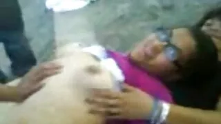 Chick in skirt sucks და jerks ყლე.