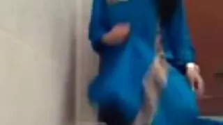 აყენებს ყლე თმები.