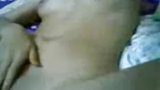 სექსი მსახური მიერ აუზი.