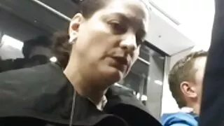 მან შემოვიდა კვერცხი და fucked ახალგაზრდა მსუქანი ქალი.